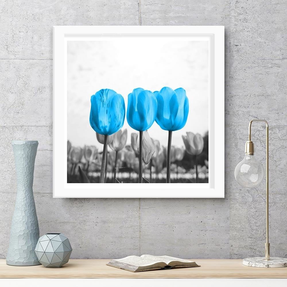 Glezna baltā rāmī - Blue Tulips  Home Trends DECO