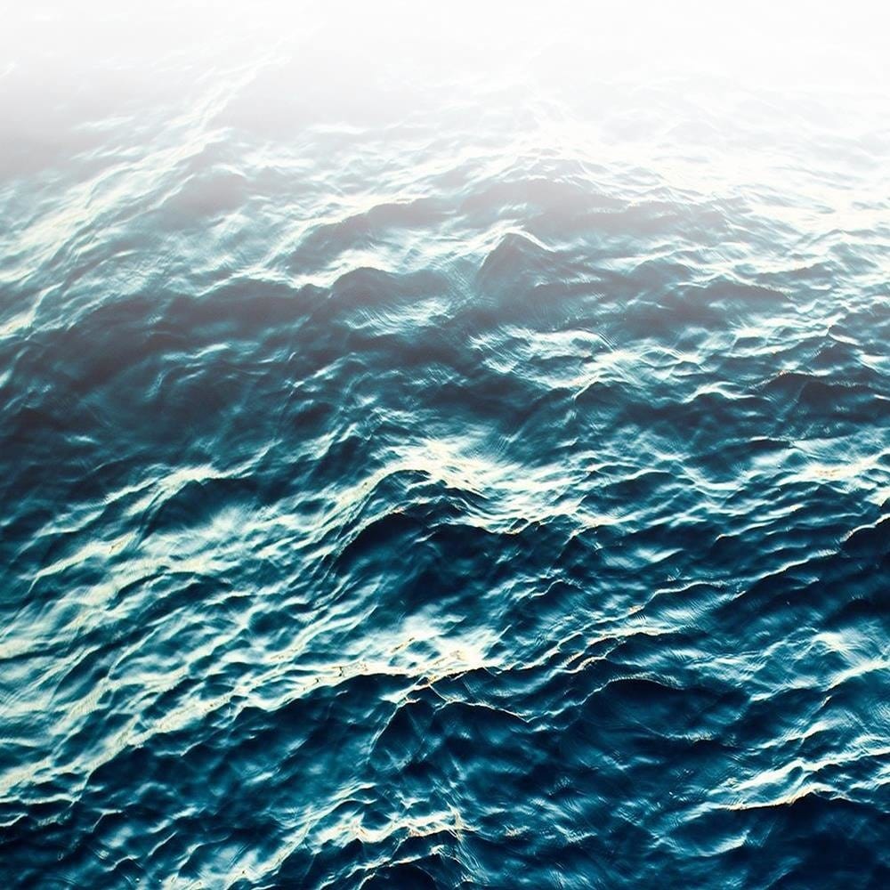 Glezna baltā rāmī - Blue Waves  Home Trends DECO