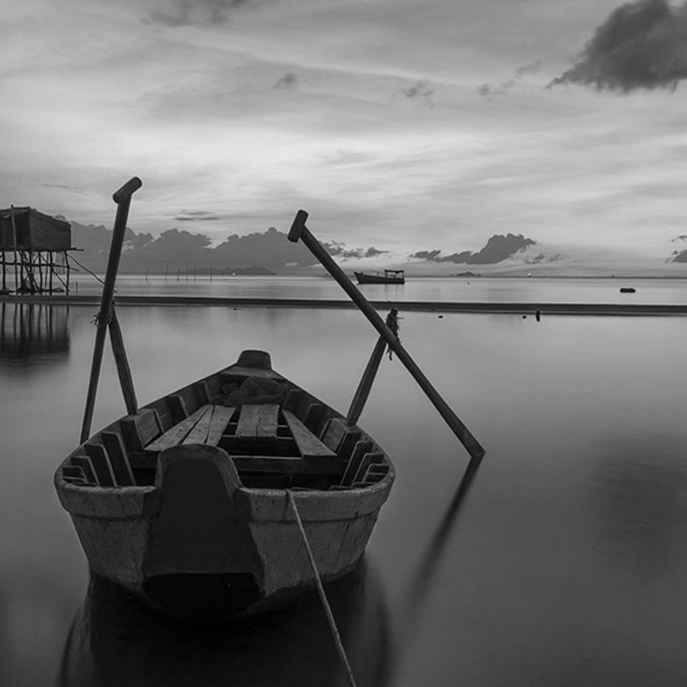 Glezna baltā rāmī - Boat On A Quiet Lake 2  Home Trends DECO