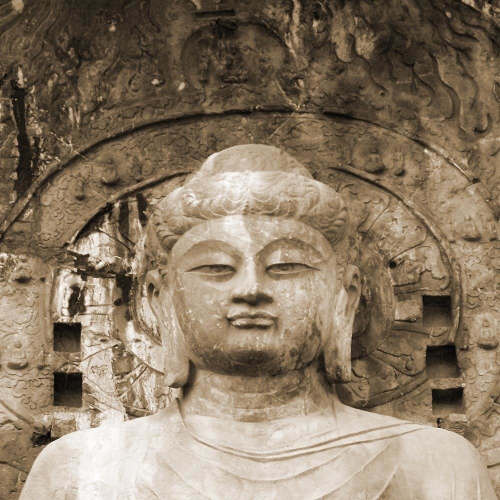 Glezna baltā rāmī - Buddha In Front Of The Walls Of The Temple  Home Trends DECO