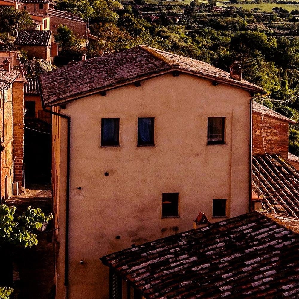 Glezna baltā rāmī - Buildings In Tuscany  Home Trends DECO