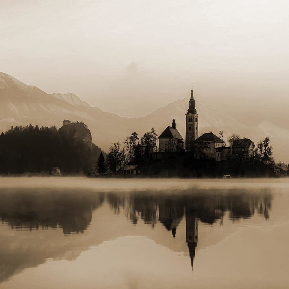 Glezna baltā rāmī - Castle On Mountain Lake 1  Home Trends DECO