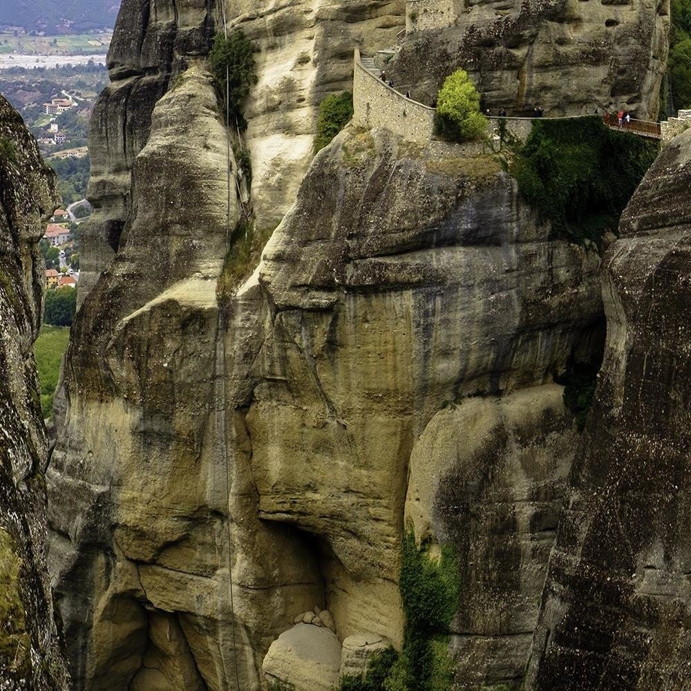 Glezna baltā rāmī - Castle On The Rocks  Home Trends DECO