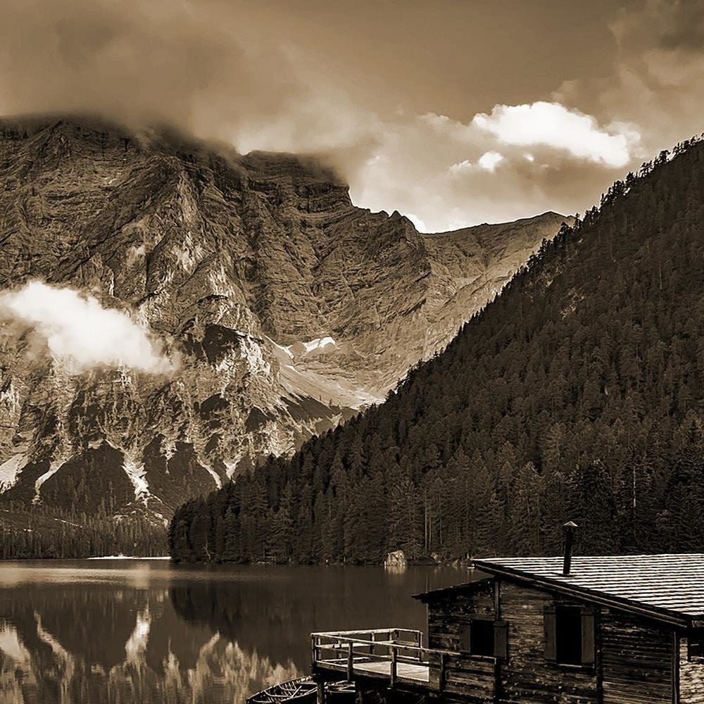 Glezna baltā rāmī - Cottage By The Mountain Lake 1  Home Trends DECO