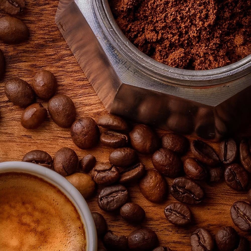 Glezna baltā rāmī - Cup Of Coffee And Beans  Home Trends DECO