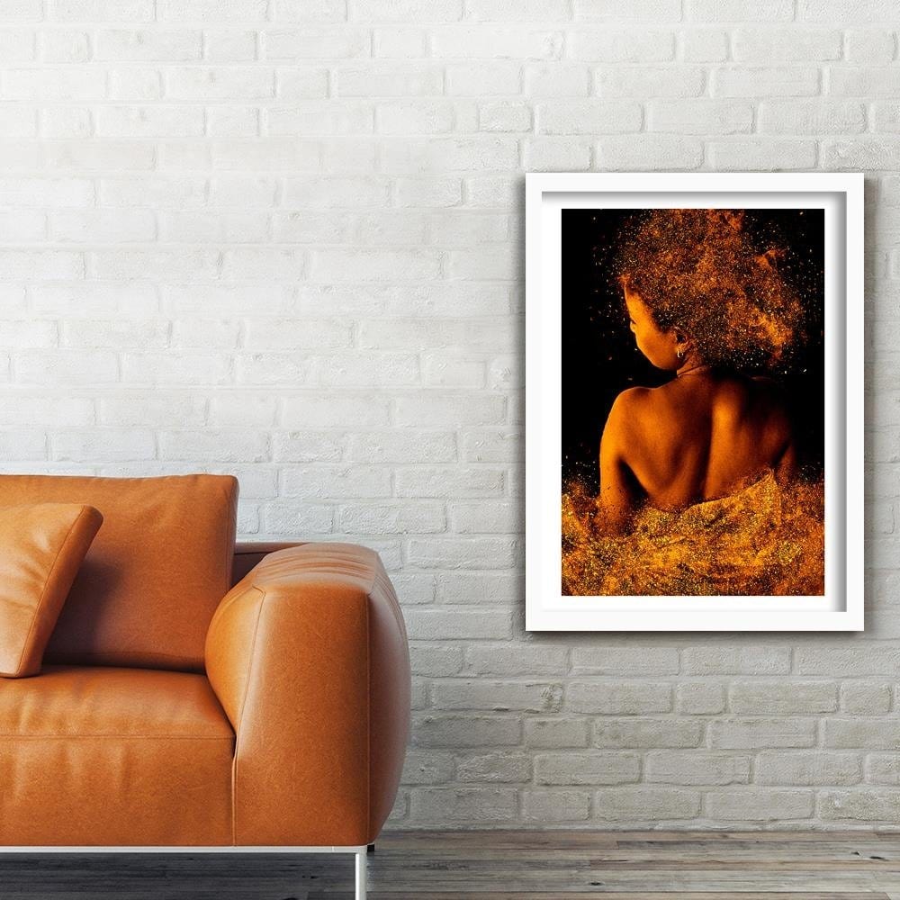 Glezna baltā rāmī - Fashion Woman In Gold Dust  Home Trends DECO