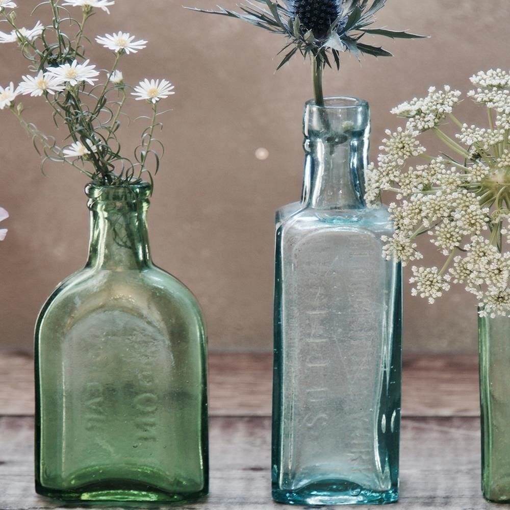 Glezna baltā rāmī - Flowers In Glass Vases  Home Trends DECO
