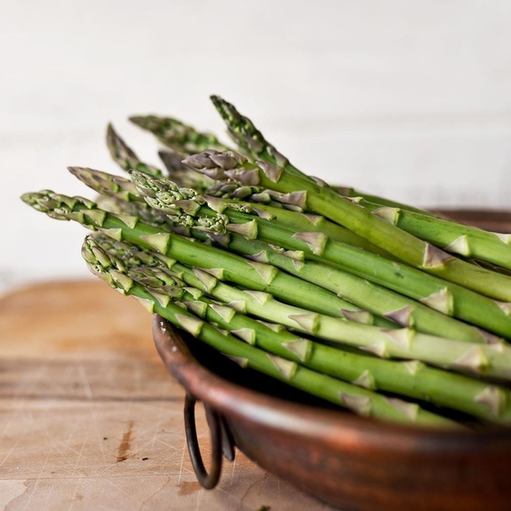Glezna baltā rāmī - Green Asparagus  Home Trends DECO