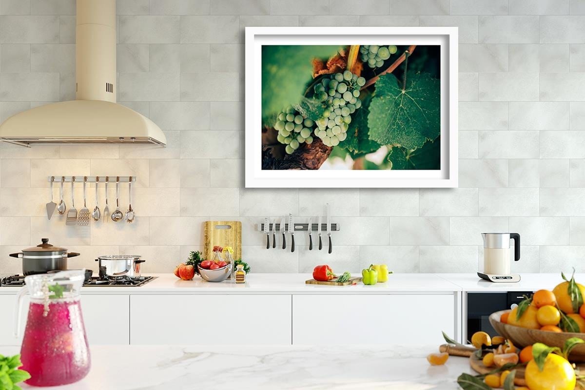 Glezna baltā rāmī - Green Grapes  Home Trends DECO