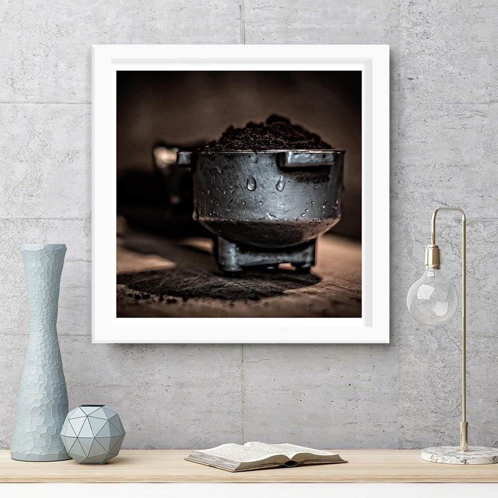 Glezna baltā rāmī - Ground Coffee  Home Trends DECO
