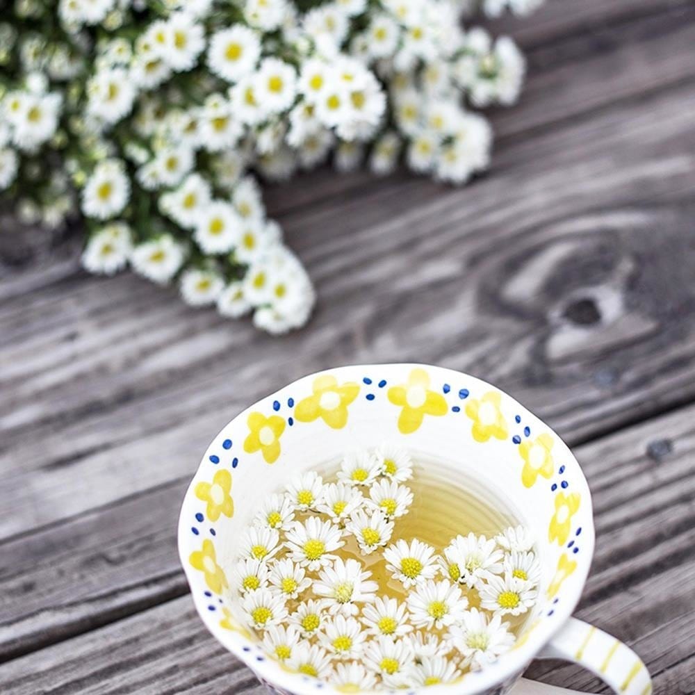 Glezna baltā rāmī - Infusion Of Chamomile  Home Trends DECO