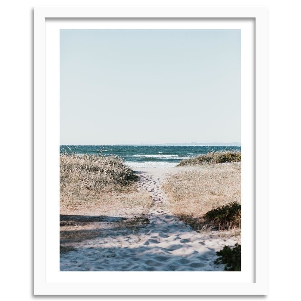 Glezna baltā rāmī - Landing On Beaches  Home Trends DECO