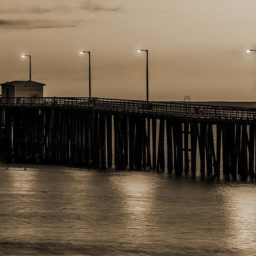 Glezna baltā rāmī - Lanterns On The Pier 2  Home Trends DECO