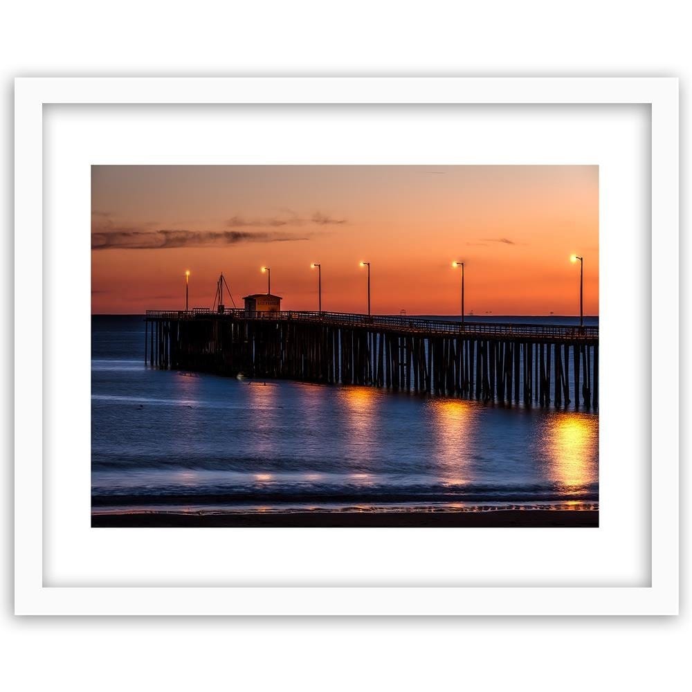 Glezna baltā rāmī - Lanterns On The Pier  Home Trends DECO