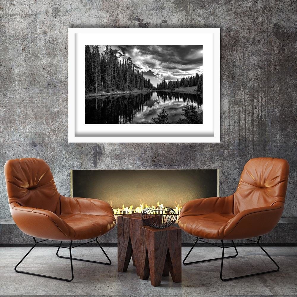 Glezna baltā rāmī - Las Alpine Lake 2  Home Trends DECO