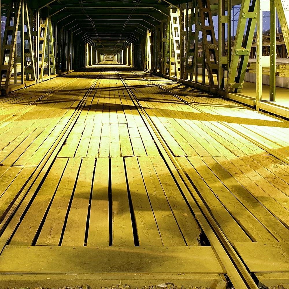 Glezna baltā rāmī - Long Bridge  Home Trends DECO