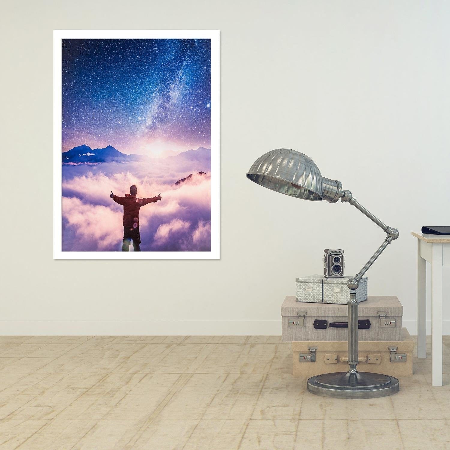 Glezna baltā rāmī - Man And The Galaxy  Home Trends DECO