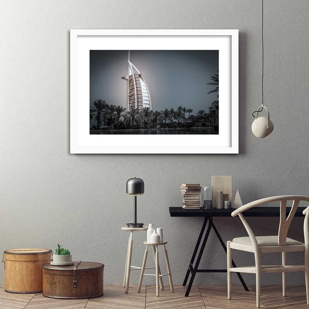 Glezna baltā rāmī - Modern Hotel In Dubai  Home Trends DECO
