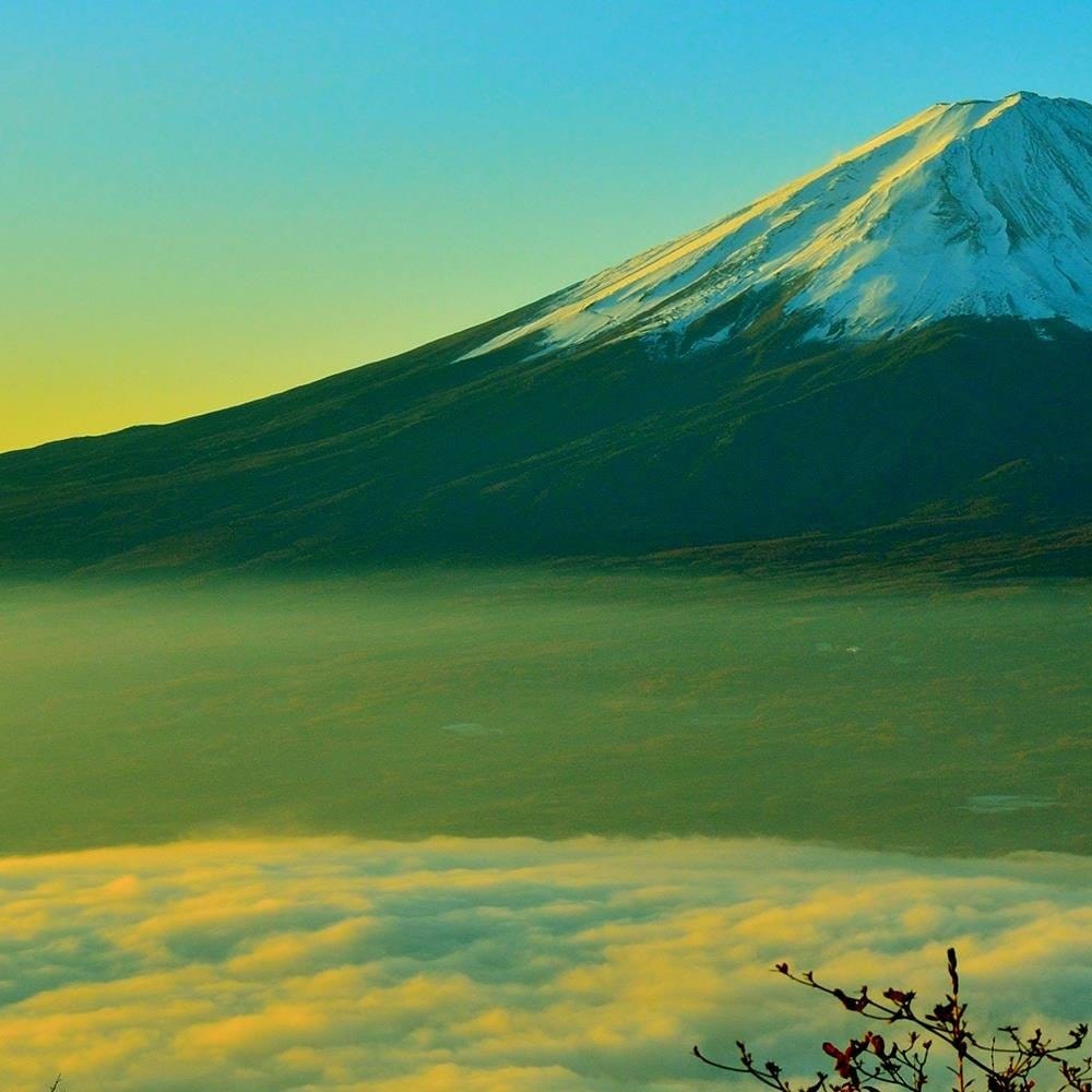 Glezna baltā rāmī - Mount Fuji  Home Trends DECO