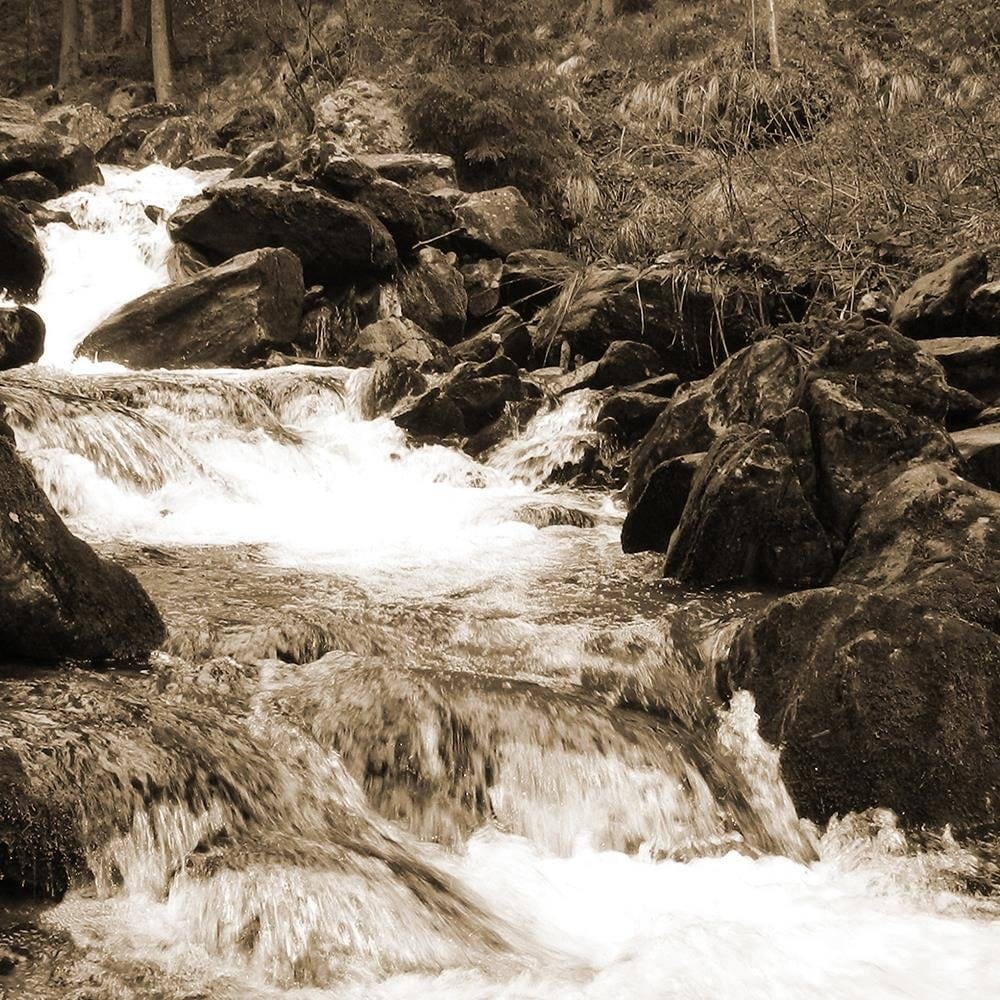 Glezna baltā rāmī - Mountain Stream 1  Home Trends DECO
