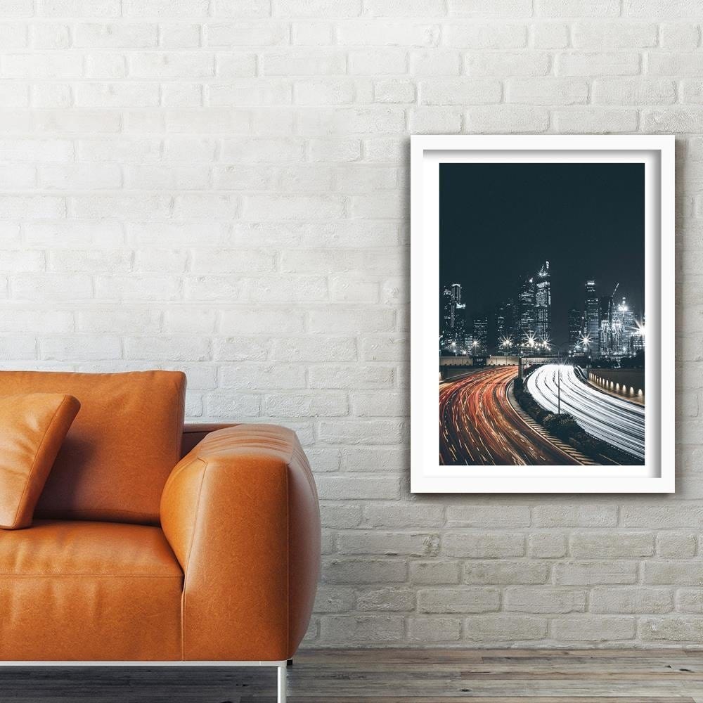 Glezna baltā rāmī - Night City  Home Trends DECO