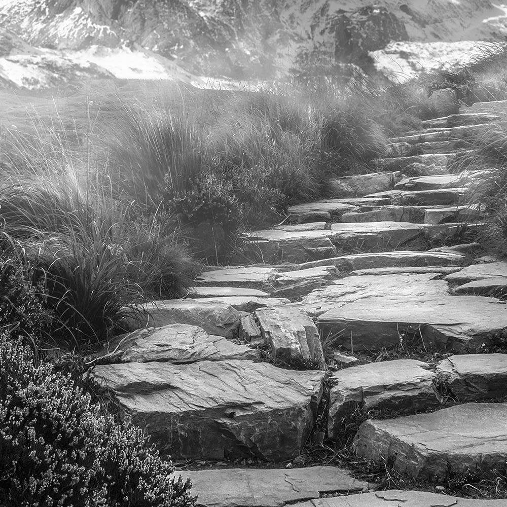 Glezna baltā rāmī - Stone Road To The Top  Home Trends DECO