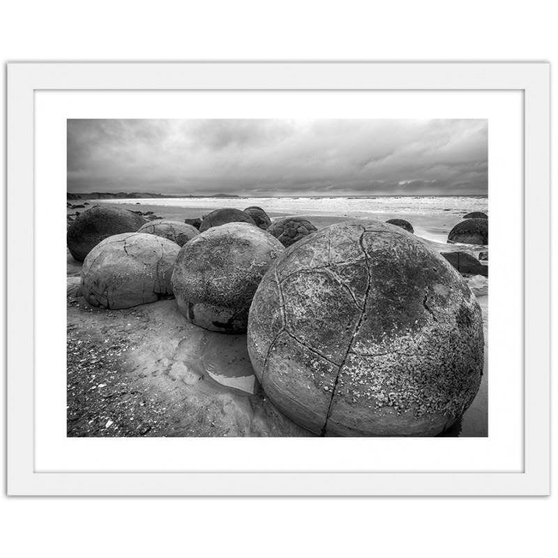 Glezna baltā rāmī - Stones on the shore  Home Trends DECO