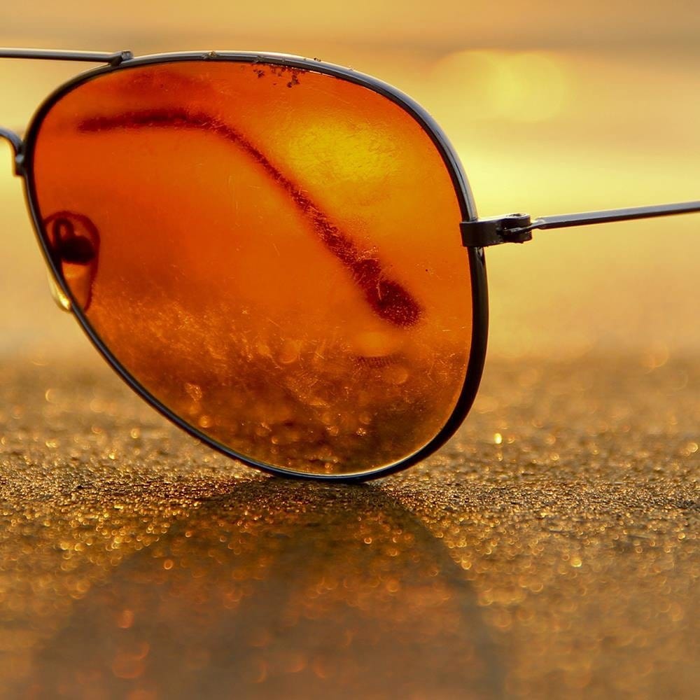 Glezna baltā rāmī - Sunglasses  Home Trends DECO