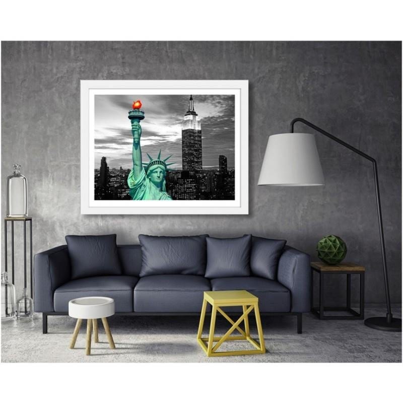 Glezna baltā rāmī - The Statue of Liberty and New York City  Home Trends DECO