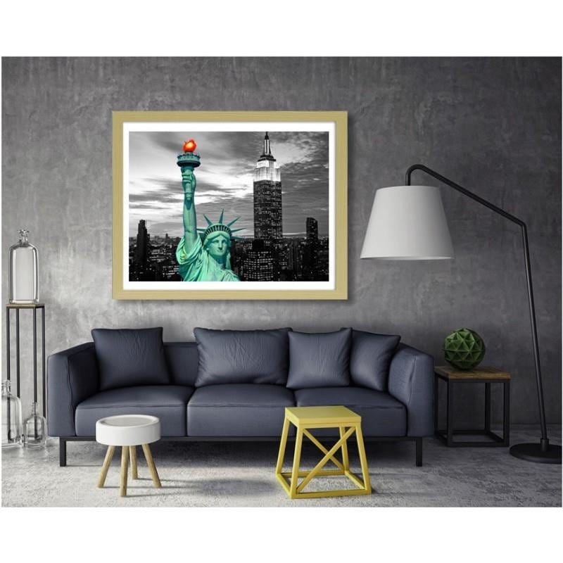 Glezna bēšā rāmī - The Statue of Liberty and New York City  Home Trends DECO
