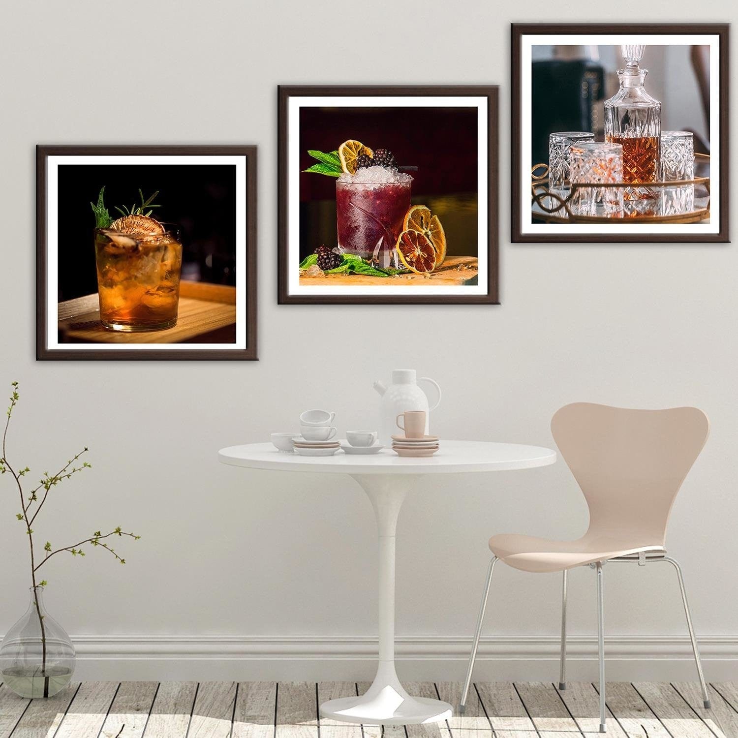 Glezna brūnā rāmī - Bottle And Glasses  Home Trends DECO