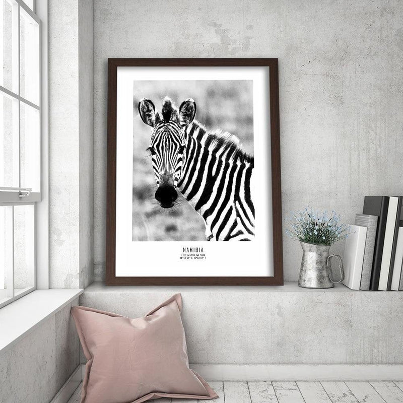 Glezna brūnā rāmī - Curious Zebra  Home Trends DECO
