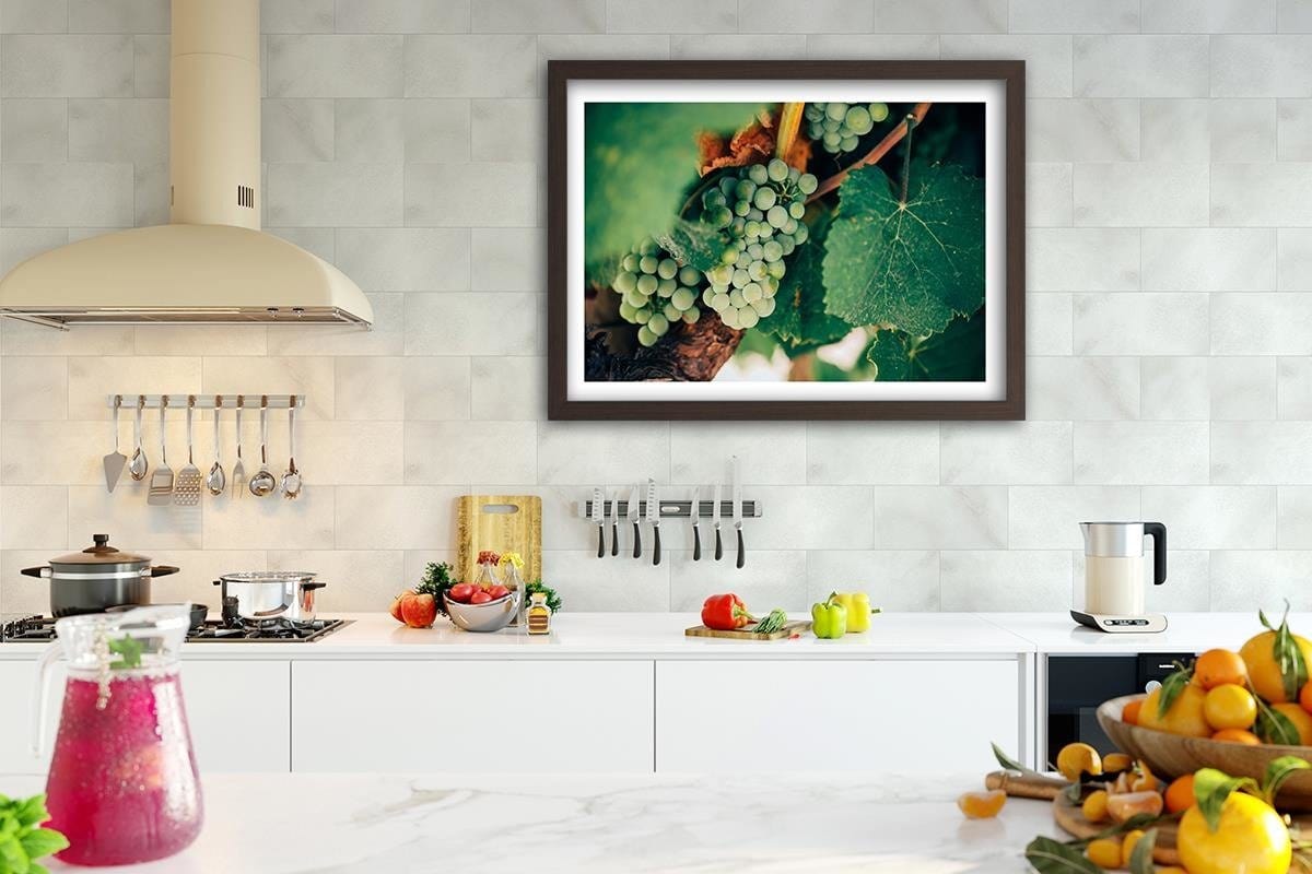 Glezna brūnā rāmī - Green Grapes  Home Trends DECO