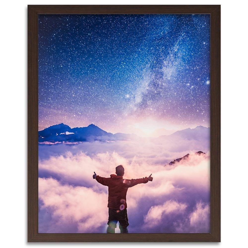 Glezna brūnā rāmī - Man And The Galaxy  Home Trends DECO